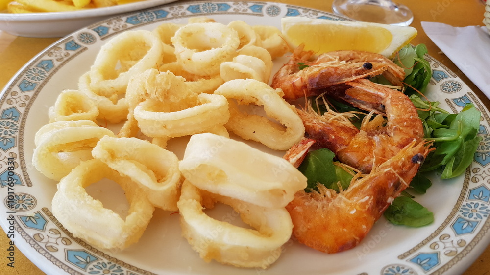 piatto di mare con totani e gamberi piatto di mare con totani e gamberi