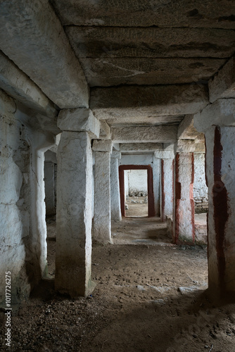 Obraz na płótnie Ruins and nature: harmony in Hampi w salonie