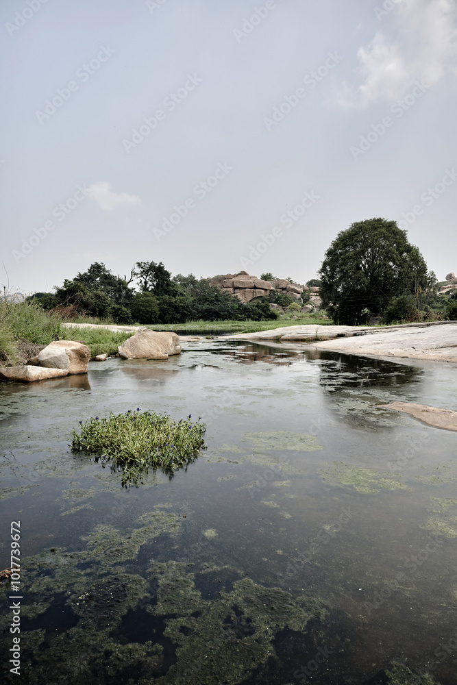 Ruins and nature: harmony in Hampi