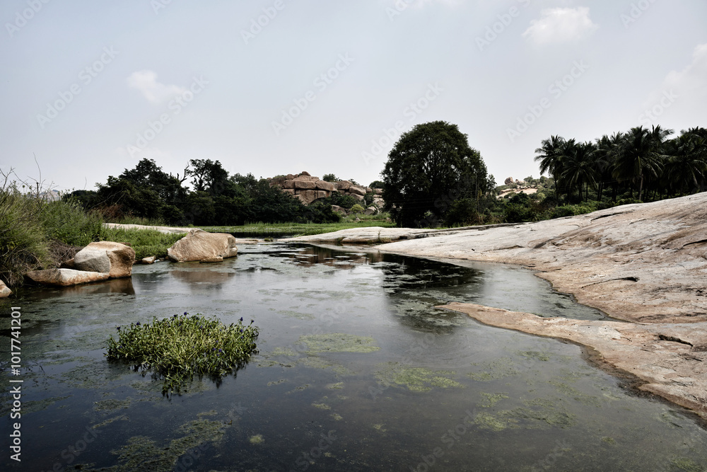 Ruins and nature: harmony in Hampi