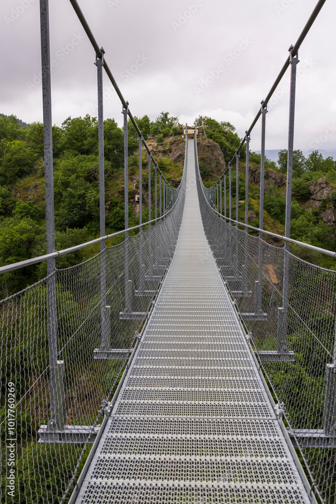 Obraz premium Footbridge to the village of Hautpoul near Mazamet. Tarn. Occitanie. France