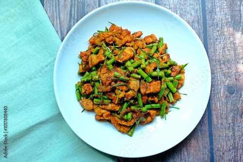 Obraz na płótnie Stir fried crispy pork belly and yard long bean with ginger red curry paste, Authentic Thai food. w salonie