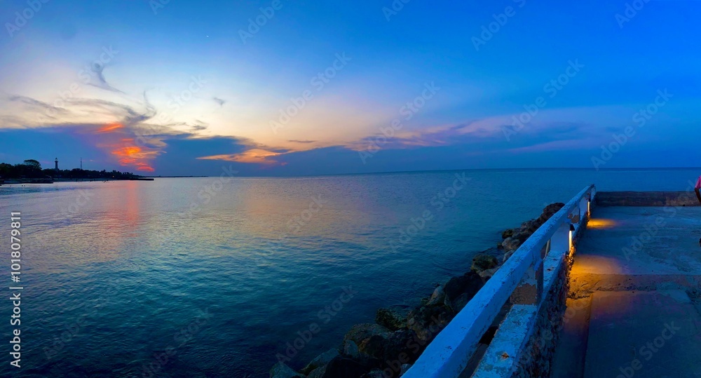 Obraz premium sunset over the sea