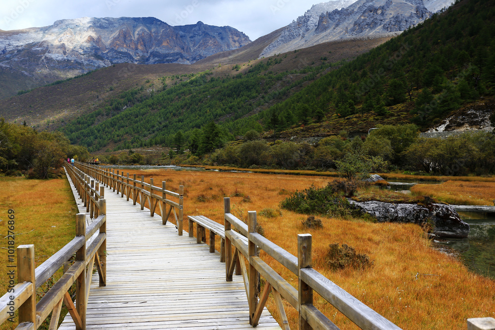 Snow-capped mountains and scenery in Tibet, China Snow-capped mountains and scenery in Tibet, China
