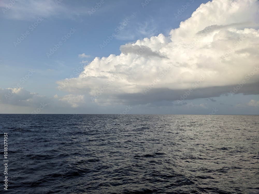 Obraz premium Blue sky and sra