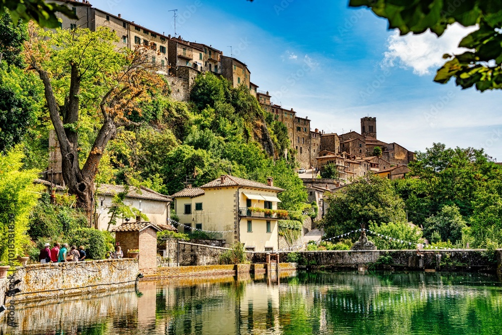 Φωτογραφία View of the medieval village of Santa Fiora Tuscany Italy from the Peschiera a f