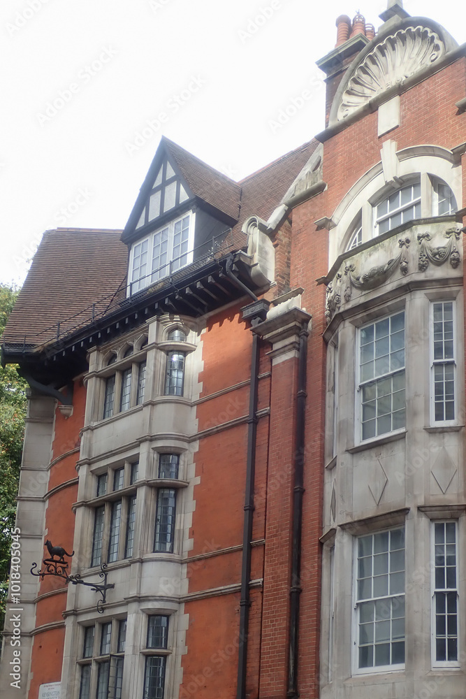 Fototapeta premium Old apartment building in the city 