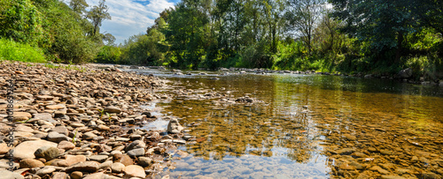 Fotografie shallow river bed, shallow river