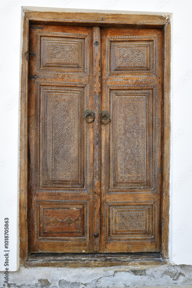 Old wooden carved door Bukhara, Uzbekistan Old wooden carved door Bukhara, Uzbekistan