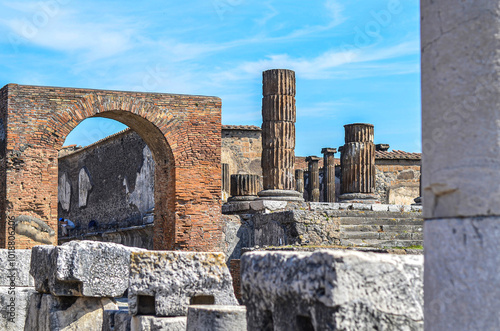 Obraz na płótnie Ruins of Pompeii, Naples. Ruined columns. Ancient Roman city w salonie