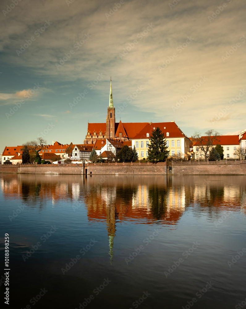 Obraz premium Amazing Sunset View On A Cathedral On An Island In Wroclaw