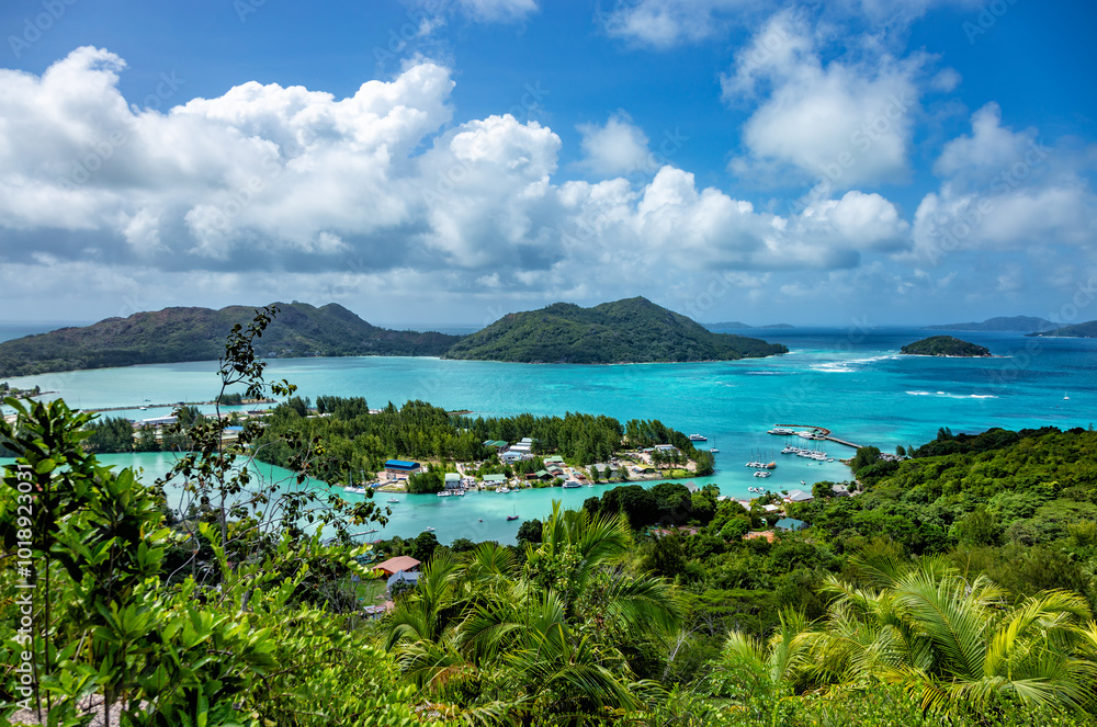 Fototapeta premium Ste Anne Bay, Island Praslin, Republic of Seychelles, Africa.