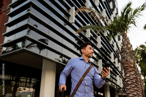 Wallpaper Mural Modern Professional On the Move Torontodigital.ca