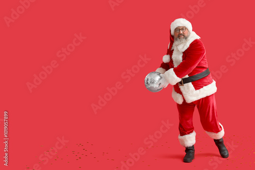 Dancing Santa Claus with di...