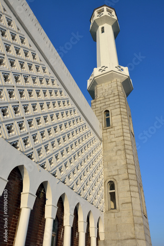 Canvas Print Itaewon, Yongsan-gu, Seoul, Korea - January 4, 2020: Low angle view of the Islamic Seoul Central Mosque
