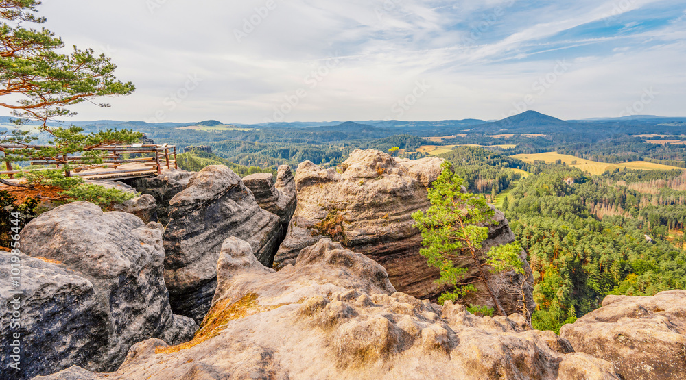Obraz premium hiking in Jetrichovice steny (Vilemina's wall, behind Rudolf's kamen, Maria's viewpoint) It offers a beautiful view of Jetrichovice in Bohemian Switzerland