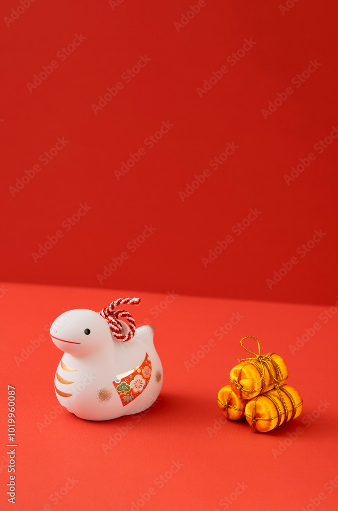 Japanese new year material. Zodiac Snake. Snakes ornament on the red background. 日本のお正月素材。干支の巳(ヘビ)。赤背景上の巳の置物
Japanese new year material. Zodiac Snake. Snakes ornament on the red background. 日本のお正月素材。干支の巳(ヘビ)。赤背景上の巳の置物