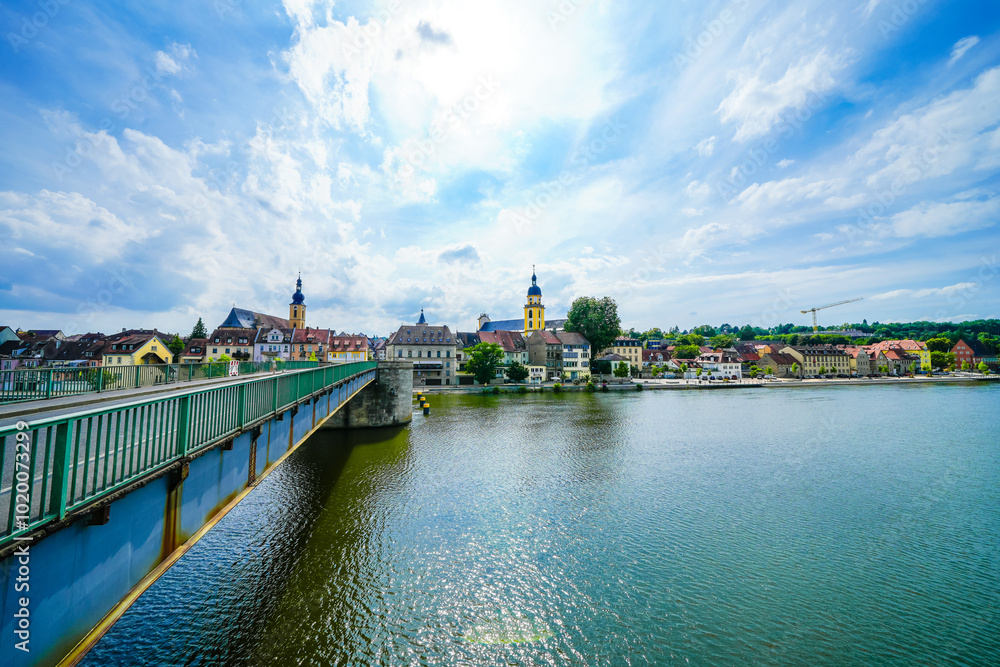 Obraz premium View from the Old Main Bridge of the Main and the city of Kitzingen. Medieval stone bridge of the city.