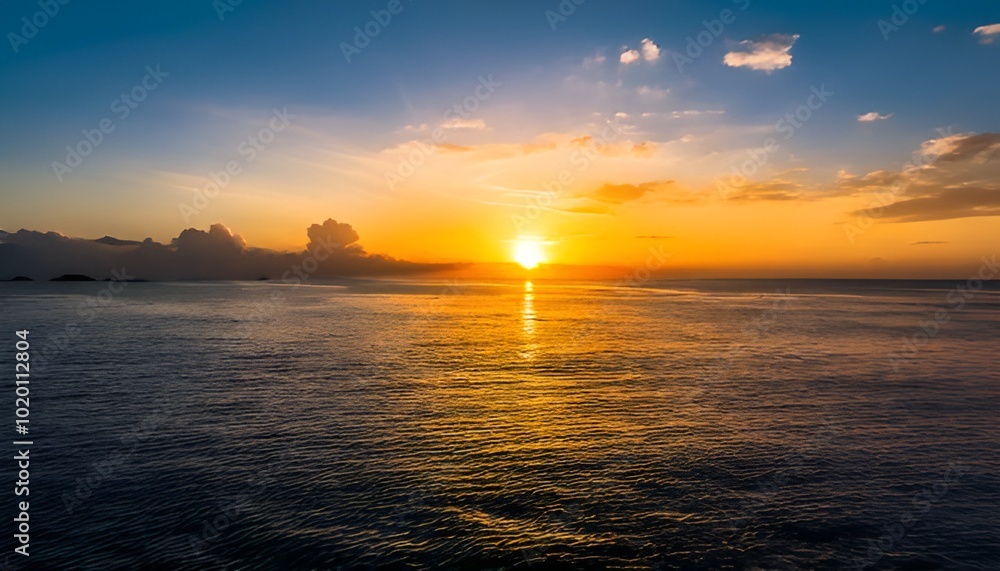 Fototapeta premium The morning sun rose over the calm ocean. 50469