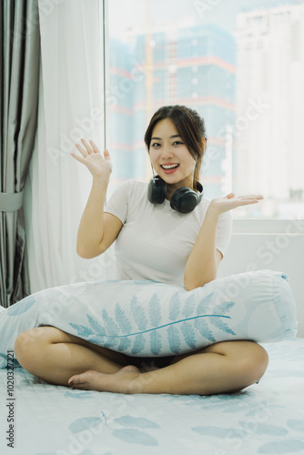 Image of Asian girl listening to music and relaxing in bed Free Download Image of Asian girl listening to music and relaxing in bed - GFXLoad