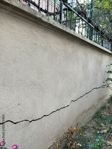 The reinforced concrete retaining wall has cracked and a slit. external wall danger of collapse.