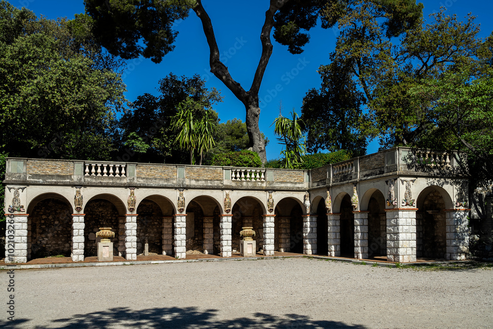 Obraz premium Kolonnade auf dem Colline du Château in Nizza