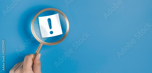 Tableau sur toile Error Alert, Warning Icon for Attention and Risk Management