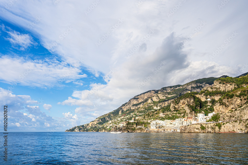 Fototapeta premium Blick auf Atrani an der Amalfiküste in Italien