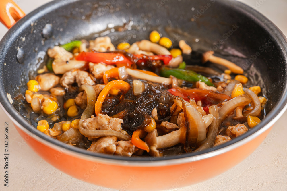 フライパンで作るもずく丼の具材 フライパンで作るもずく丼の具材