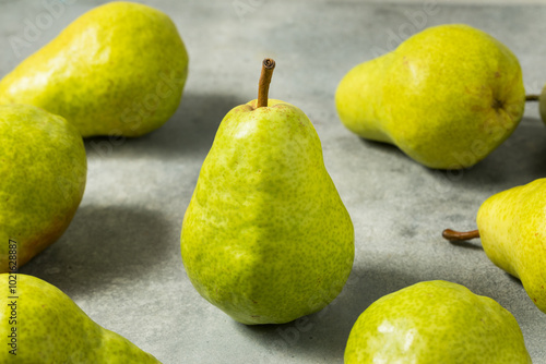 Foto Raw Organic Green Bartlett Pears