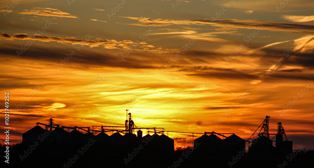 Obraz premium Sunset Over a Grain Elevator