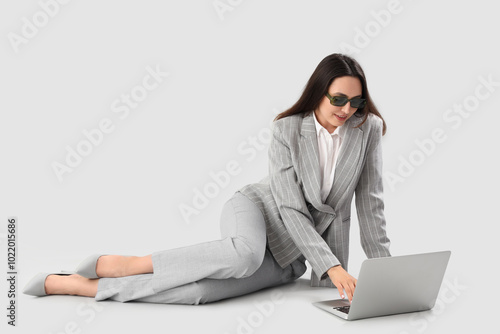 Young businesswoman in styl...