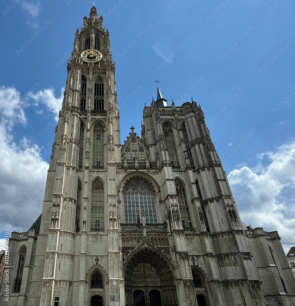 Fototapeta premium Gothic Majesty: The Cathedral of Antwerp in All Its Splendor