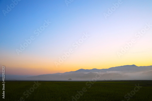 美しい夜明けの風景