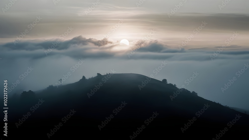 Obraz premium Misty Hilltop in Early Morning Light