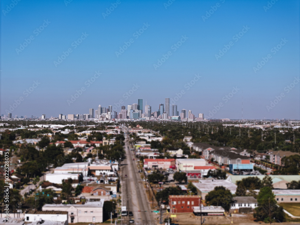 Obraz premium Skyline view of downtown Houston, Texas on a beautiful blue sky cloudy day with tall buildings in the background.