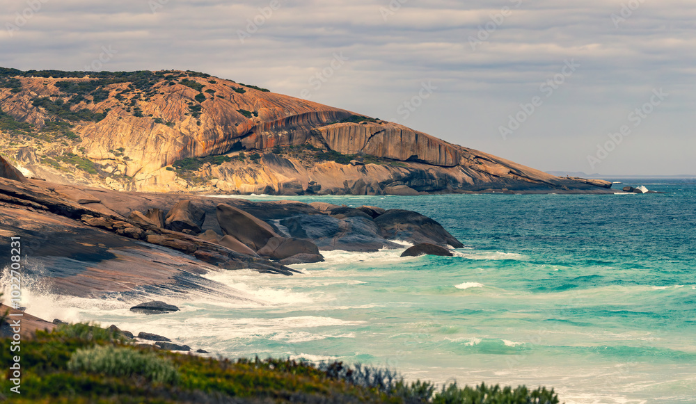 Fototapeta premium The coastline of Esperance Western Australia with Dempster Head on the horizon.