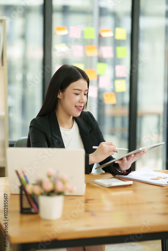 Asian business woman Working on paperwork at the office 