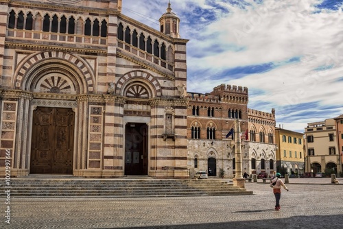 Grosseto, Italien - Portale an der Kathedrale San Lorenzo und dem Palazzo Aldobrandeschi photo