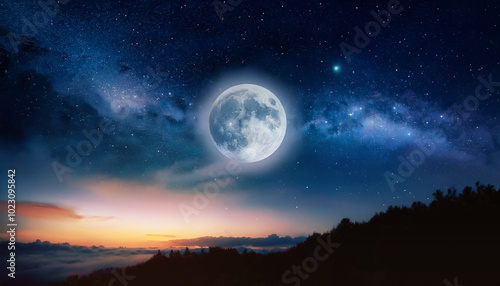 Fond de pleine lune avec joli ciel étoilé, nuage et paysage de montagne dans la nuit