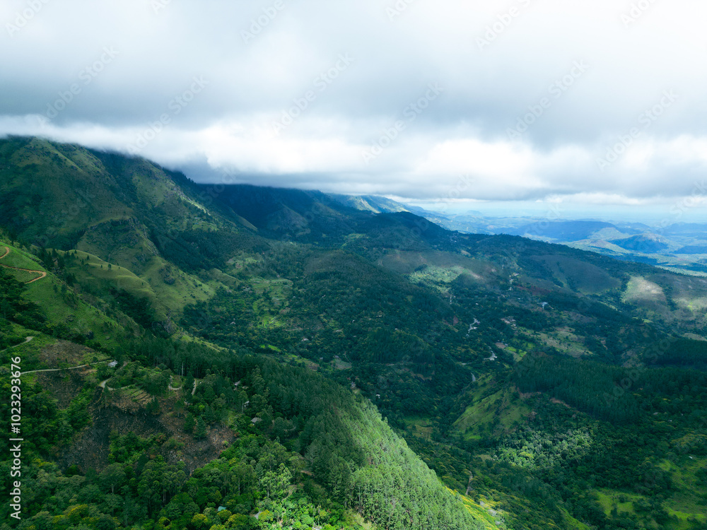 Obraz premium Kalupahana Mountain Range in Sri Lanka Scenic Landscape