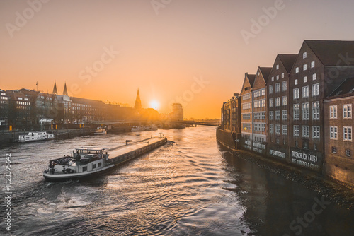 Sonnenaufgang an der Weser in Bremen