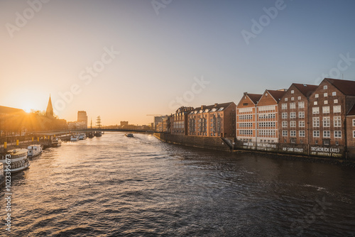 Sonnenaufgang an der Weser in Bremen