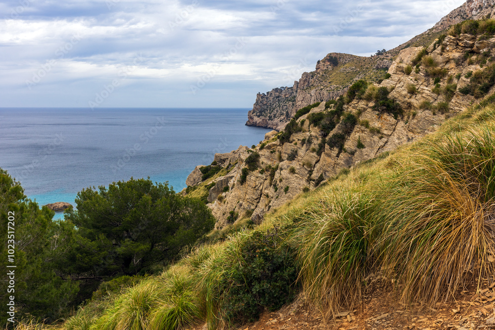 Vista scogliera dal Mirador del Colomer a Maiorca in Spagna Vista scogliera dal Mirador del Colomer a Maiorca in Spagna