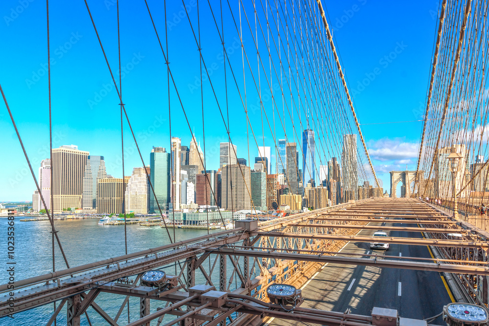 Obraz premium The historic Brooklyn Bridge with Manhattan in the background