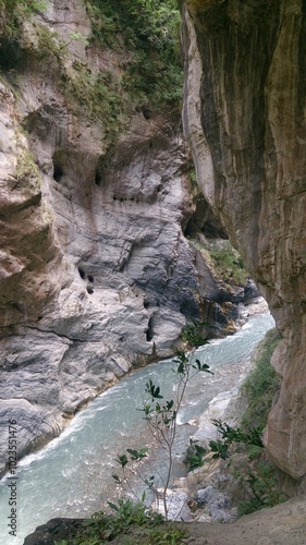 Known for its magnificent canyons, waterfalls and marble rock formations, Taroko National Park is a natural wonder in Taiwan.