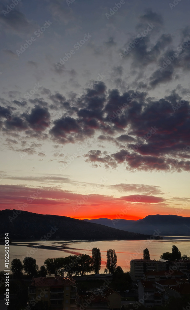 Fototapeta premium sunset over the lake 