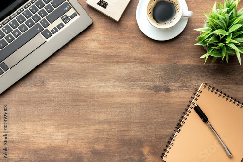 俯瞰で見る整然としたホームオフィスデスク ｜Top-Down View of a Neatly Arranged Home Office Desk