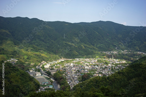 夏の静岡県静岡市清水区但沼町の街並み