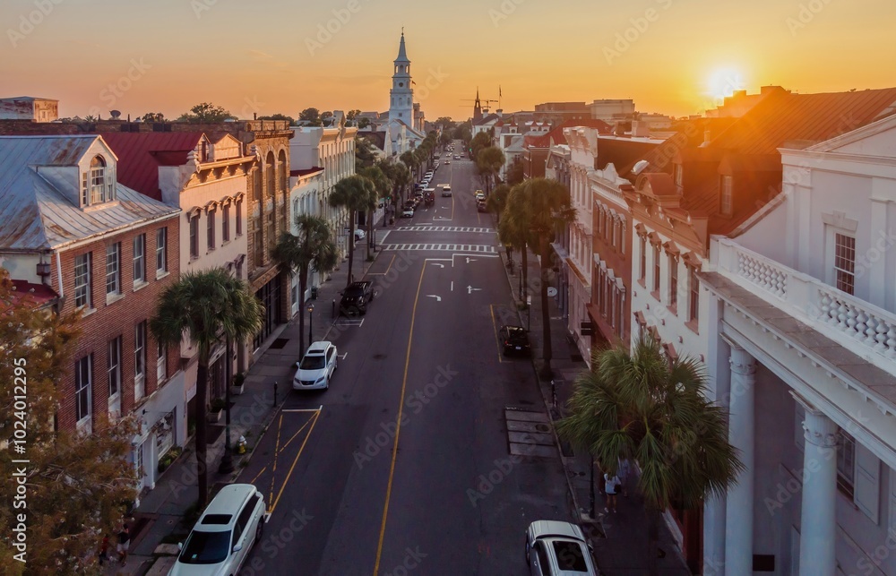 Naklejka premium Traffic onb Broad Street in the French Quarter, Charleston, South Carolina, United States.